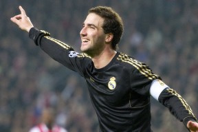 IM电竞官方网站下载app-七战封神！巴特勒连续七场30+创纪录，C9极限挑战书写不朽传奇